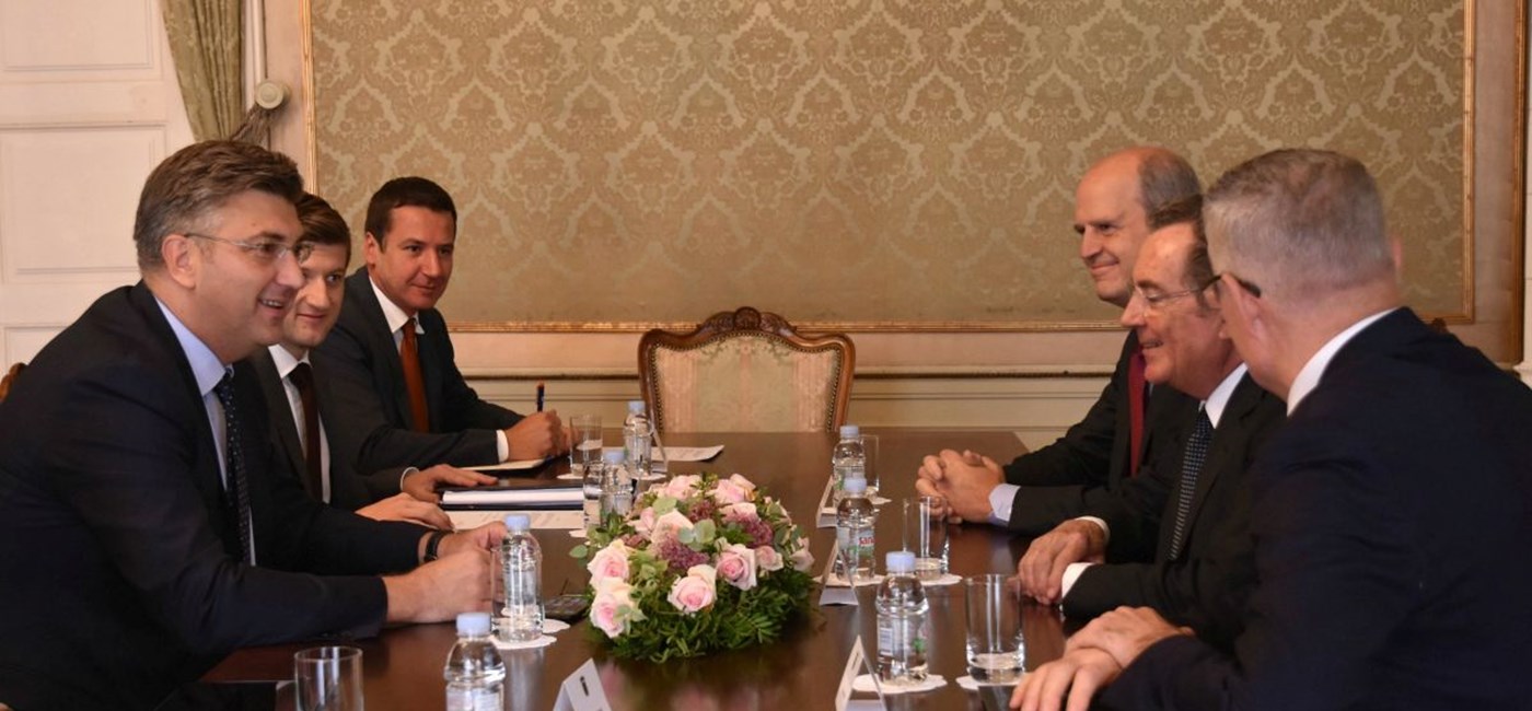  Predsjednik Vlade Andrej Plenković s predstavnicima PBZ-a i Intesa Sanpaolo banke 